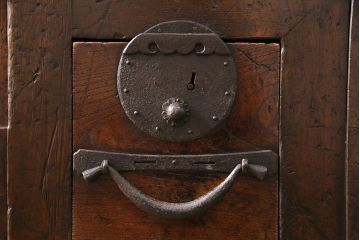 アンティーク家具　関西　前板ケヤキ材　ヒノキ材　経年の味わいを感じる重ね階段箪笥(和箪笥、時代箪笥)(R-048719)