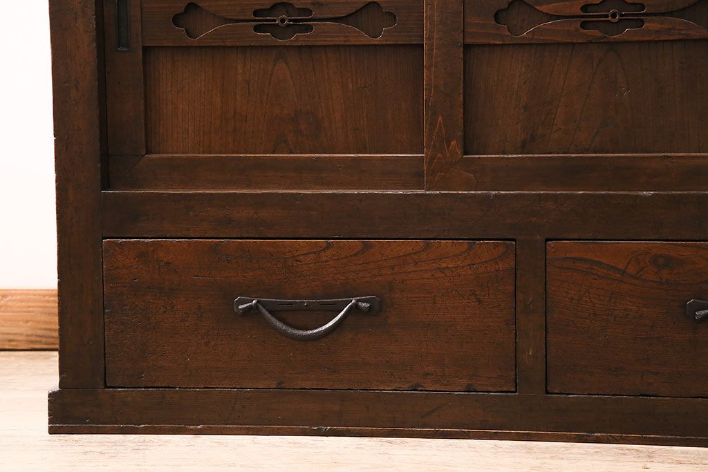 アンティーク家具　関西　前板ケヤキ材　ヒノキ材　経年の味わいを感じる重ね階段箪笥(和箪笥、時代箪笥)(R-048719)