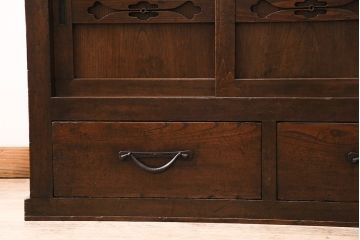 アンティーク家具　関西　前板ケヤキ材　ヒノキ材　経年の味わいを感じる重ね階段箪笥(和箪笥、時代箪笥)(R-048719)