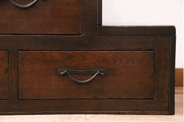 アンティーク家具　関西　前板ケヤキ材　ヒノキ材　経年の味わいを感じる重ね階段箪笥(和箪笥、時代箪笥)(R-048719)