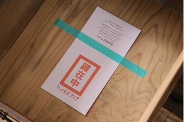 アンティーク家具　関西　前板ケヤキ材　ヒノキ材　経年の味わいを感じる重ね階段箪笥(和箪笥、時代箪笥)(R-048719)