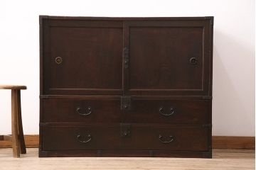 和製アンティーク 品のある佇まいが魅力的なケヤキ材製の帳場箪笥(時代箪笥、整理箪笥)(R-048722)