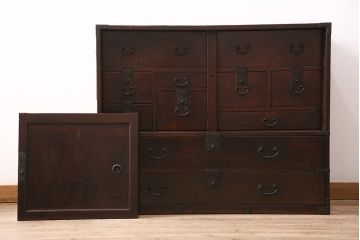 和製アンティーク 品のある佇まいが魅力的なケヤキ材製の帳場箪笥(時代箪笥、整理箪笥)(R-048722)