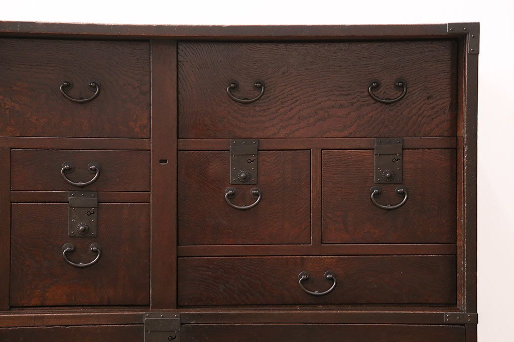 和製アンティーク 品のある佇まいが魅力的なケヤキ材製の帳場箪笥(時代箪笥、整理箪笥)(R-048722)