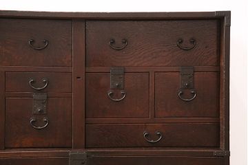 和製アンティーク 品のある佇まいが魅力的なケヤキ材製の帳場箪笥(時代箪笥、整理箪笥)(R-048722)