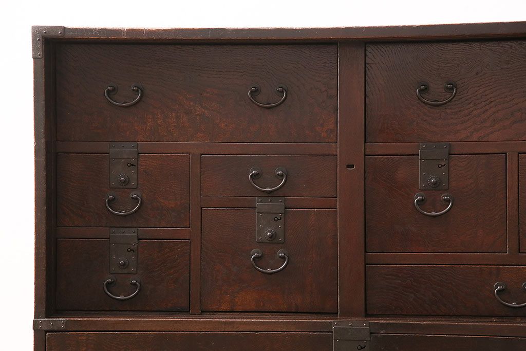 和製アンティーク 品のある佇まいが魅力的なケヤキ材製の帳場箪笥(時代箪笥、整理箪笥)(R-048722)