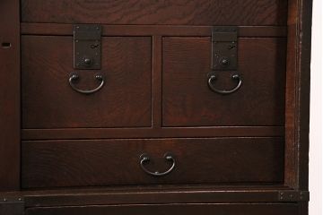 和製アンティーク 品のある佇まいが魅力的なケヤキ材製の帳場箪笥(時代箪笥、整理箪笥)(R-048722)