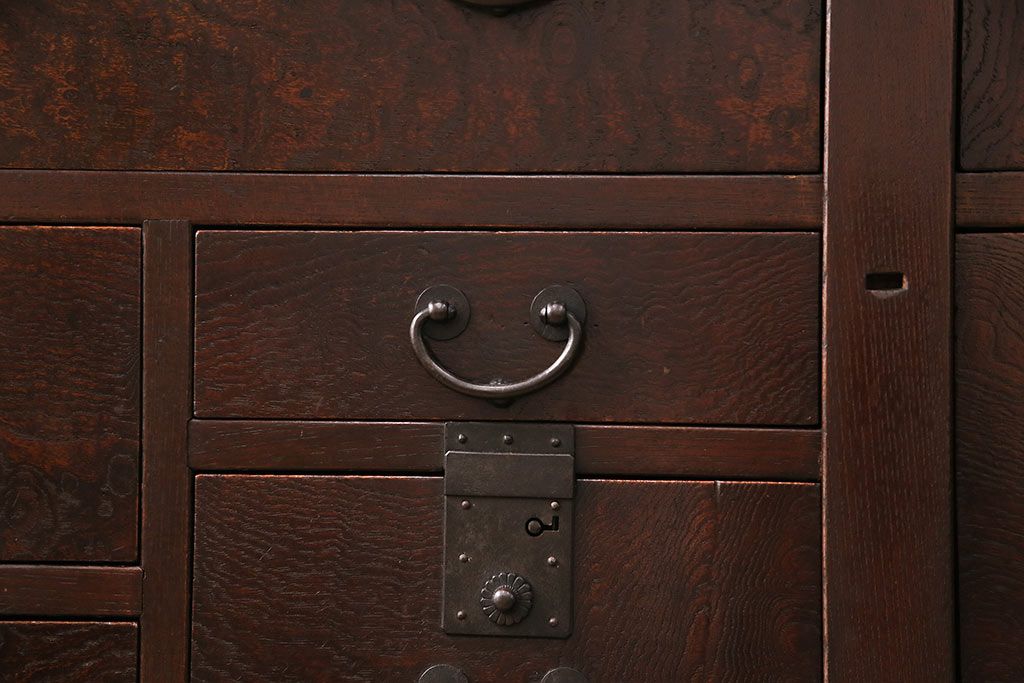 和製アンティーク 品のある佇まいが魅力的なケヤキ材製の帳場箪笥(時代箪笥、整理箪笥)(R-048722)