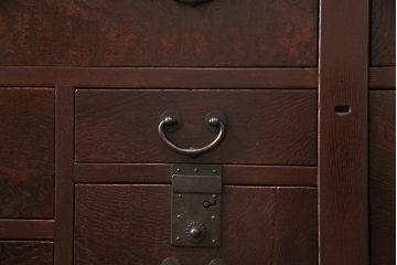 和製アンティーク 品のある佇まいが魅力的なケヤキ材製の帳場箪笥(時代箪笥、整理箪笥)(R-048722)