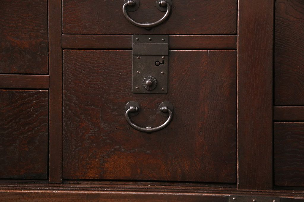 和製アンティーク 品のある佇まいが魅力的なケヤキ材製の帳場箪笥(時代箪笥、整理箪笥)(R-048722)