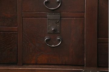 和製アンティーク 品のある佇まいが魅力的なケヤキ材製の帳場箪笥(時代箪笥、整理箪笥)(R-048722)