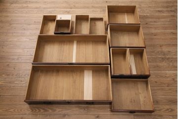 和製アンティーク 品のある佇まいが魅力的なケヤキ材製の帳場箪笥(時代箪笥、整理箪笥)(R-048722)