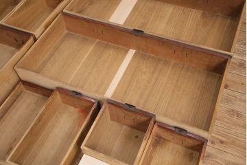 和製アンティーク 品のある佇まいが魅力的なケヤキ材製の帳場箪笥(時代箪笥、整理箪笥)(R-048722)