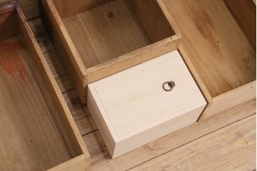 和製アンティーク 品のある佇まいが魅力的なケヤキ材製の帳場箪笥(時代箪笥、整理箪笥)(R-048722)