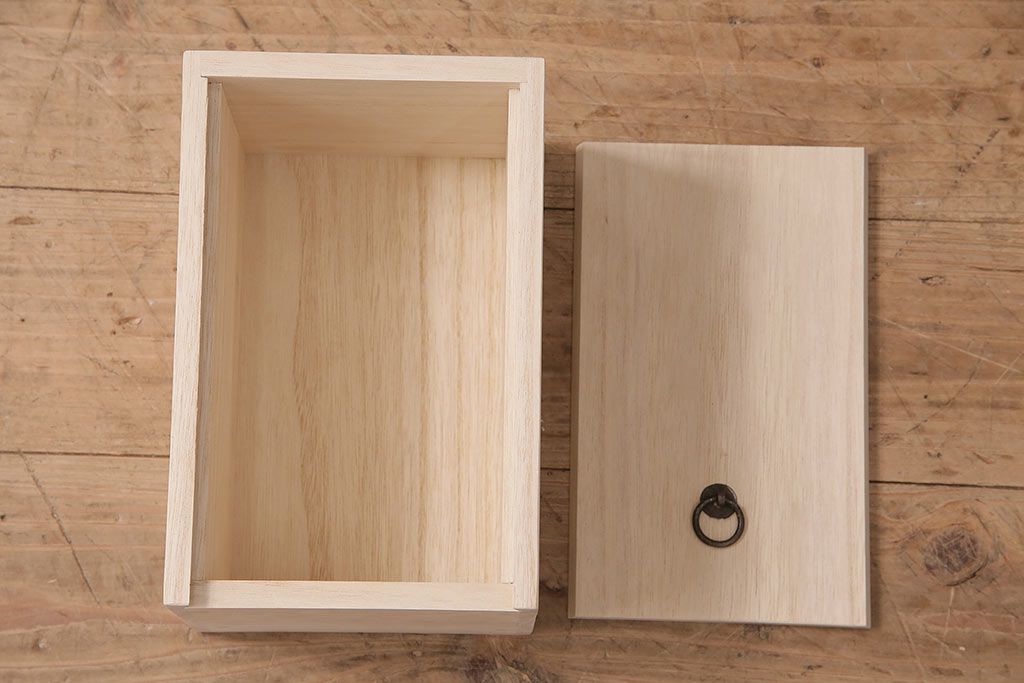 和製アンティーク 品のある佇まいが魅力的なケヤキ材製の帳場箪笥(時代箪笥、整理箪笥)(R-048722)