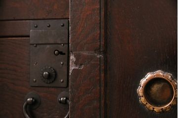 和製アンティーク 品のある佇まいが魅力的なケヤキ材製の帳場箪笥(時代箪笥、整理箪笥)(R-048722)