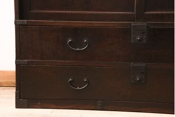 和製アンティーク 品のある佇まいが魅力的なケヤキ材製の帳場箪笥(時代箪笥、整理箪笥)(R-048722)