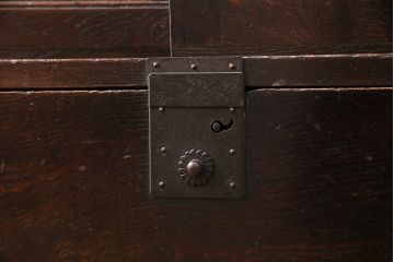 和製アンティーク 品のある佇まいが魅力的なケヤキ材製の帳場箪笥(時代箪笥、整理箪笥)(R-048722)