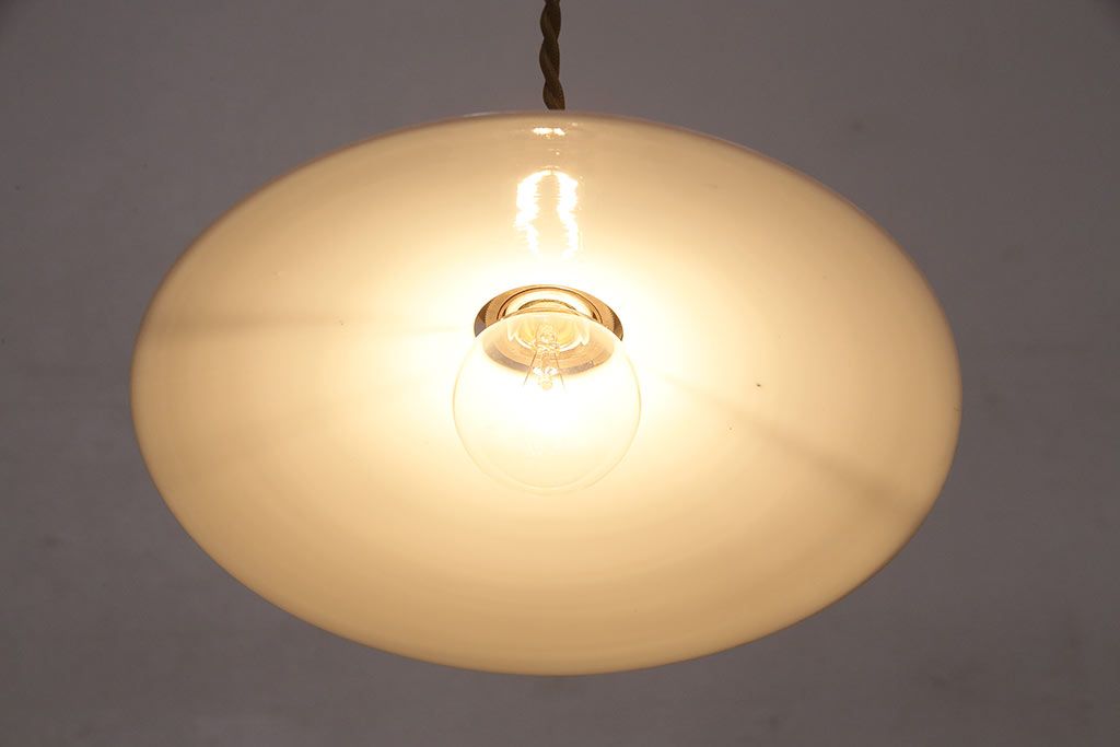 アンティーク照明　ノスタルジックな雰囲気を醸し出す平笠シェードの吊り下げ照明(ペンダントライト、天井照明、電笠)(R-048726)