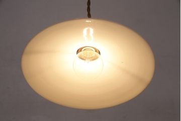 アンティーク照明　ノスタルジックな雰囲気を醸し出す平笠シェードの吊り下げ照明(ペンダントライト、天井照明、電笠)(R-048726)