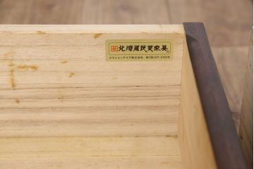 中古　北海道民芸家具　和洋どちらにも取り入れやすい、落ち着いた雰囲気が魅力のサイドボード(キャビネット、収納棚、食器棚)(R-048730)