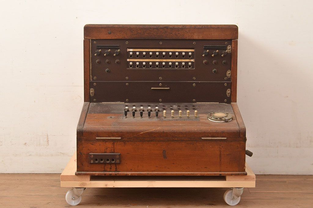アンティーク雑貨　昭和32年　沖電気工業　20回線1号単紐共電式交換機(電話機)(R-048731)