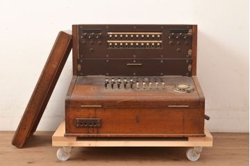 アンティーク雑貨　昭和32年　沖電気工業　20回線1号単紐共電式交換機(電話機)(R-048731)