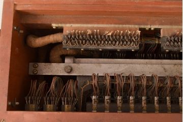 アンティーク雑貨　昭和32年　沖電気工業　20回線1号単紐共電式交換機(電話機)(R-048731)