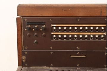 アンティーク雑貨　昭和32年　沖電気工業　20回線1号単紐共電式交換機(電話機)(R-048731)
