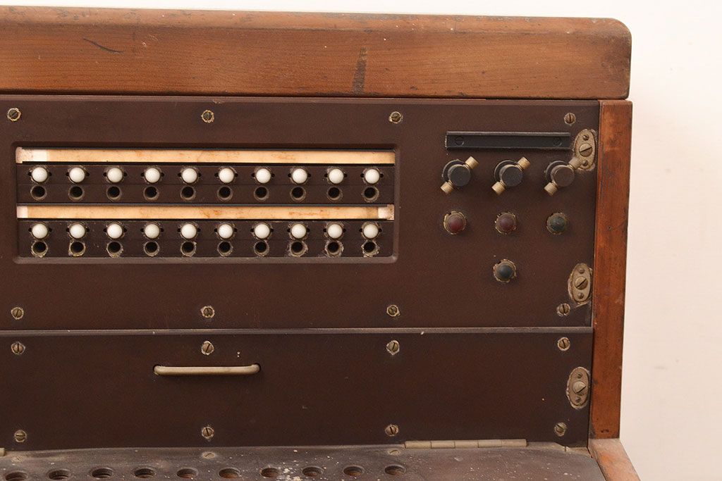 アンティーク雑貨　昭和32年　沖電気工業　20回線1号単紐共電式交換機(電話機)(R-048731)