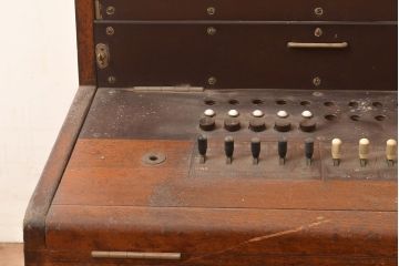 アンティーク雑貨　昭和32年　沖電気工業　20回線1号単紐共電式交換機(電話機)(R-048731)