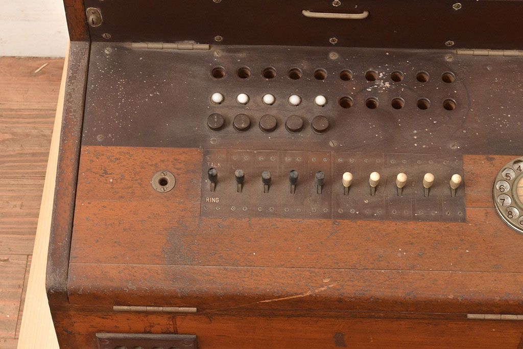 アンティーク雑貨　昭和32年　沖電気工業　20回線1号単紐共電式交換機(電話機)(R-048731)