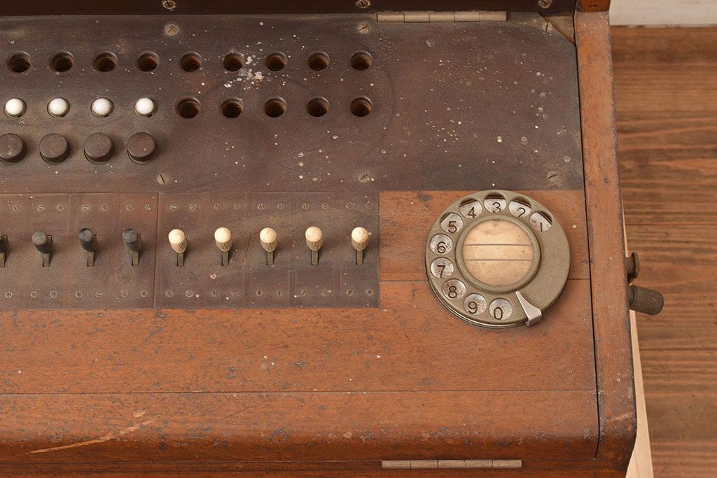 アンティーク雑貨　昭和32年　沖電気工業　20回線1号単紐共電式交換機(電話機)(R-048731)