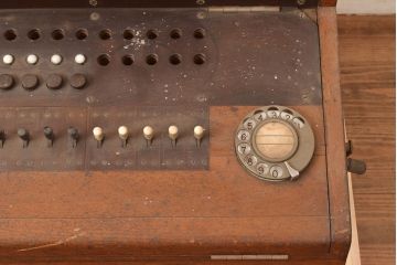 アンティーク雑貨　昭和32年　沖電気工業　20回線1号単紐共電式交換機(電話機)(R-048731)