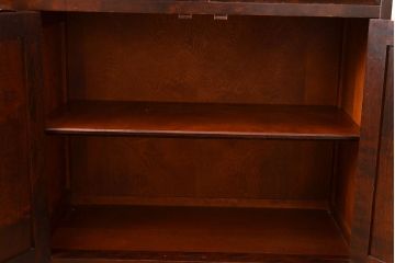 中古　北海道民芸家具　HM165K　洗練された佇まいが高級感漂う食器棚(カップボード、キャビネット、サイドボード、サイドキャビネット)(定価約43万円)(R-048732)