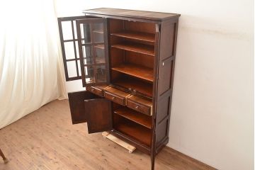 中古　北海道民芸家具　HM165K　洗練された佇まいが高級感漂う食器棚(カップボード、キャビネット、サイドボード、サイドキャビネット)(定価約43万円)(R-048732)
