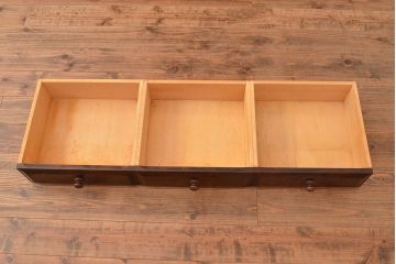 中古　北海道民芸家具　HM165K　洗練された佇まいが高級感漂う食器棚(カップボード、キャビネット、サイドボード、サイドキャビネット)(定価約43万円)(R-048732)
