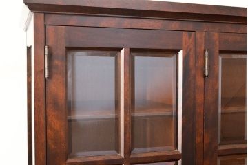 中古　北海道民芸家具　HM165K　洗練された佇まいが高級感漂う食器棚(カップボード、キャビネット、サイドボード、サイドキャビネット)(定価約43万円)(R-048732)