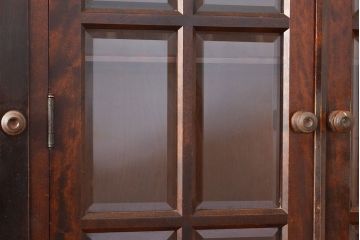 中古　北海道民芸家具　HM165K　洗練された佇まいが高級感漂う食器棚(カップボード、キャビネット、サイドボード、サイドキャビネット)(定価約43万円)(R-048732)