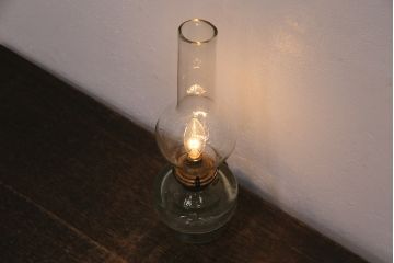 アンティーク照明　オイルランプリメイク　時を経たガラスの風合いが魅力のテーブルランプ(スタンドライト、卓上照明)(R-048752)