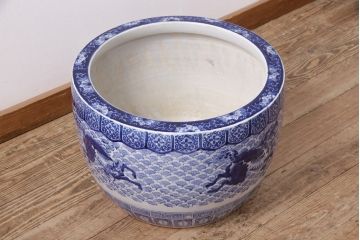 アンティーク雑貨　麒麟の図が大胆に描かれた瀬戸火鉢(鉢カバー)(R-048754)