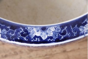 アンティーク雑貨　麒麟の図が大胆に描かれた瀬戸火鉢(鉢カバー)(R-048754)