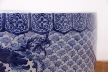 アンティーク雑貨　麒麟の図が大胆に描かれた瀬戸火鉢(鉢カバー)(R-048754)