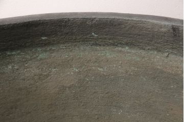 アンティーク雑貨　明治期　経年を感じる銅の風合いが味わい深い、重さ45kgの特大銅製三足手水鉢(水甕、水瓶、鉢カバー)(R-048756)