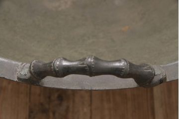 アンティーク雑貨　明治期　経年を感じる銅の風合いが味わい深い、重さ45kgの特大銅製三足手水鉢(水甕、水瓶、鉢カバー)(R-048756)