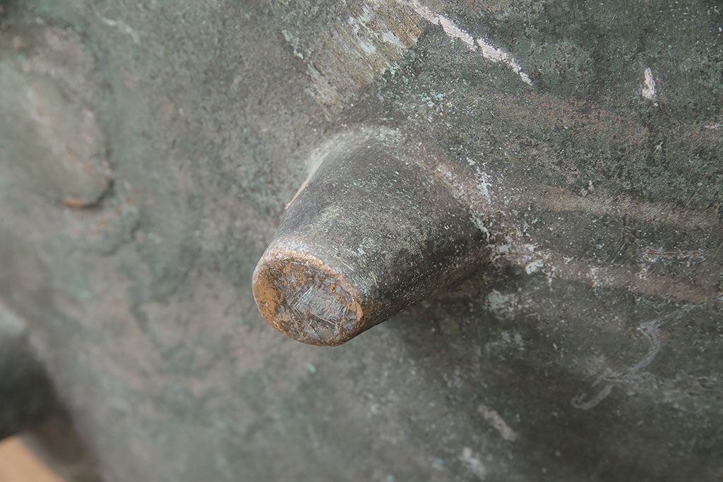 アンティーク雑貨　明治期　経年を感じる銅の風合いが味わい深い、重さ45kgの特大銅製三足手水鉢(水甕、水瓶、鉢カバー)(R-048756)