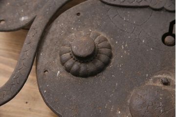 アンティーク雑貨　巾着モチーフがアクセントになる蔵戸の錠前金具(ディスプレイ雑貨、蔵戸パーツ)(R-048758)