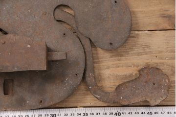 アンティーク雑貨　巾着モチーフがアクセントになる蔵戸の錠前金具(ディスプレイ雑貨、蔵戸パーツ)(R-048758)