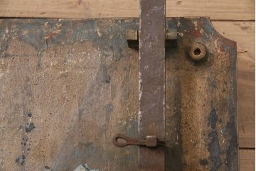 アンティーク雑貨　鶴と亀　銅ならではの風合いが魅力的な蔵戸の錠前金具(ディスプレイ雑貨、蔵戸パーツ)(R-048759)