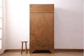 ヴィンテージ家具　イギリス製　ウォールナット材　木の色合いとアール状の扉が柔らかな雰囲気を醸しだすワードローブ(衣装タンス、洋服タンス、ビンテージ)(R-048761)